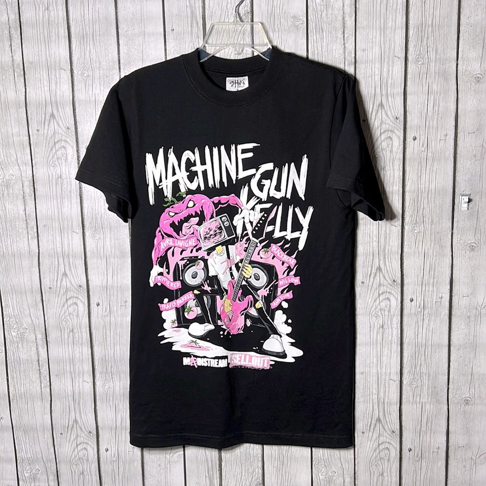 Shaka wear Machine Gun Kelly black & pink graphic band tour t-shirt size small